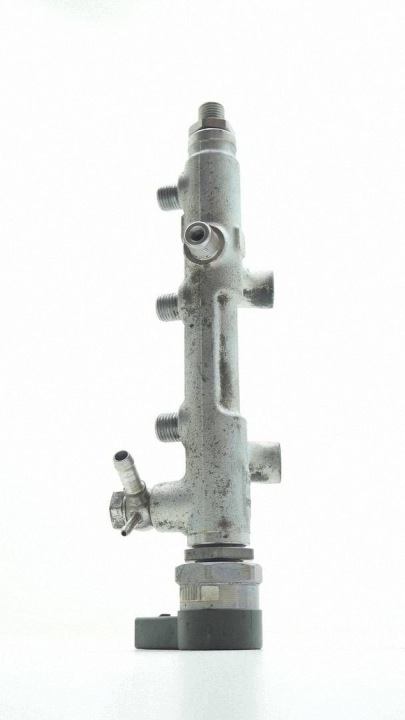 Kraftstoffverteiler Einspritzleiste Sensor AUDI A8 D4 3.0 TDI CDT 057130764AD
