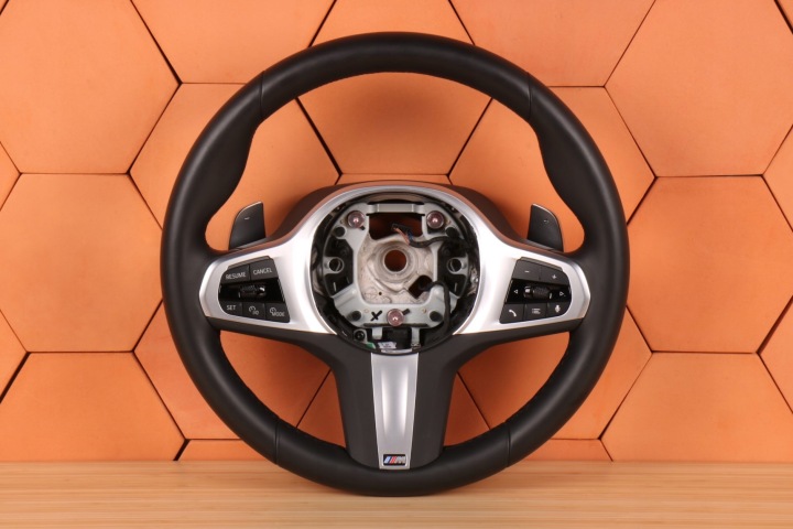 BMW G30 G31 G11 G12 G15 X5 G05 X7 G07 volant m-packet s řazením WIBRACJA