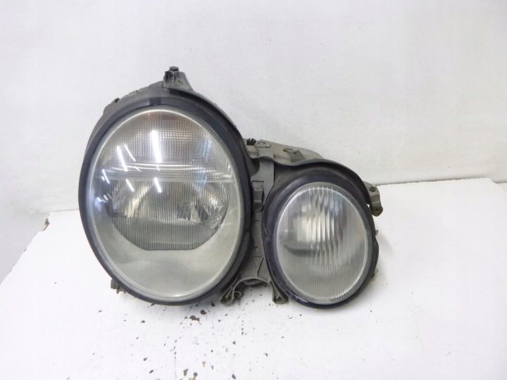 Licht vorne Mercedes W210 2001r. HELLA