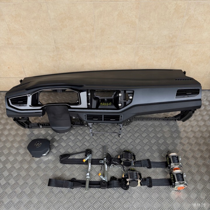 dashboard complete airbag console tension belts cockpit VW VOLKSWAGEN TAIGO 2G7 R-LINE