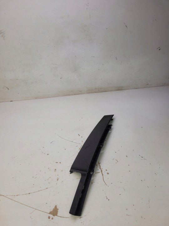 krytka kryt SLUPKA PP AUDI A1 8X4837902C 5-D