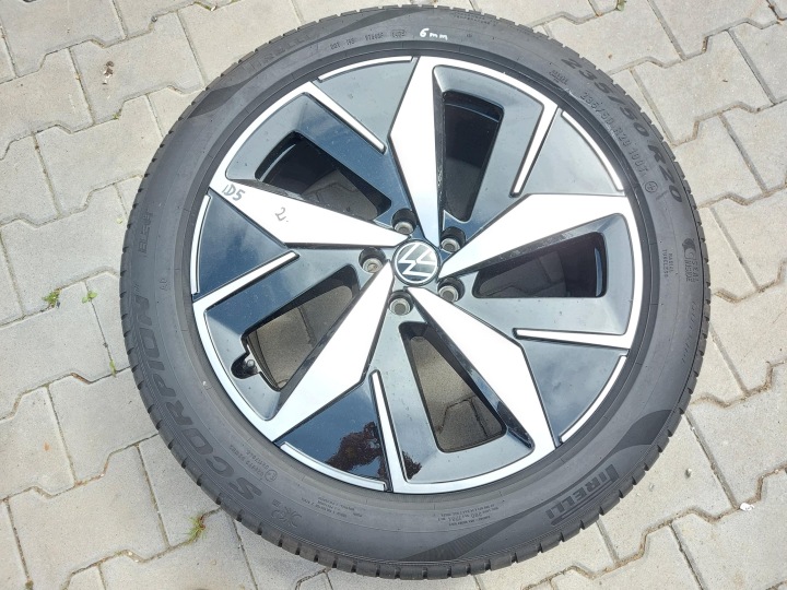 VW ID5 GTX 11E kerék FELGA ALU PIRELLI 235/50/R20 11A601025G