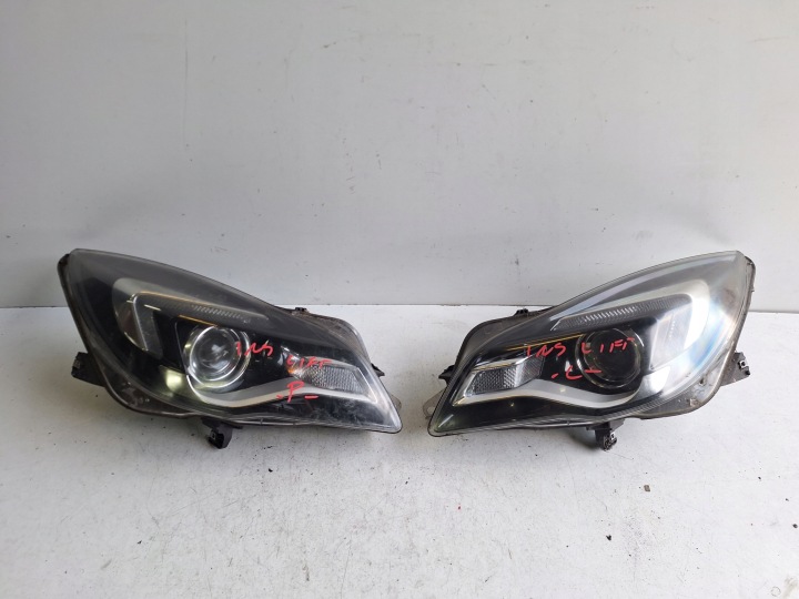 OPEL INSIGNIA A LIFT 13-17 Licht rechts + LED UK