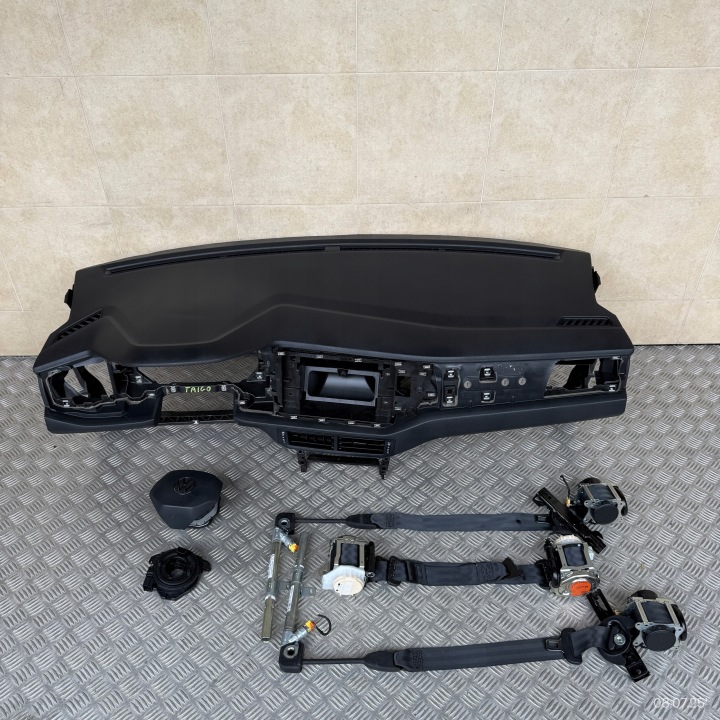 dashboard complete airbag console tension belts cockpit VW VOLKSWAGEN TAIGO 2G7 2023 ROK