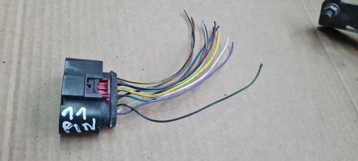 A4 B9 8W Connector Contact KOSTKA Leuchte 8W0973737 A5 8W Q5 Q7 A6 C7 C8 A7 4K