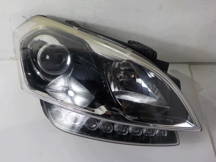 KIA SOUL and LIFT light right front front UK