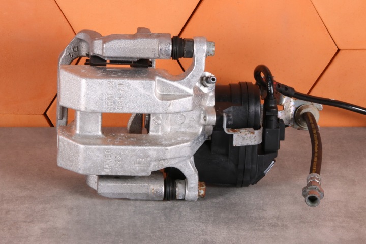 BMW G20 G21 G22 G23 G26 PINZA FRENO freno Destra posteriore 330x20 8836842 4 km !!