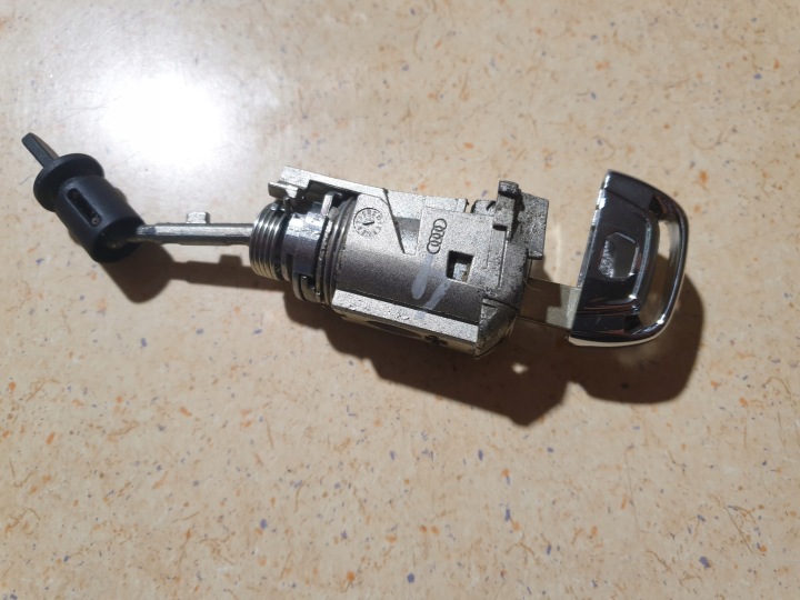 lock cylinder DO door lock key AUDI A4 B8 A5 2008