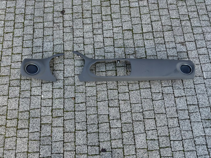 lišta dekor přístrojovky pravá levá 55470-0D090 55404-0D070 TOYOTA YARIS III