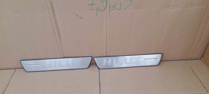 lišta prahová TOYOTA HILUX VIII 2015- PC382-0K004