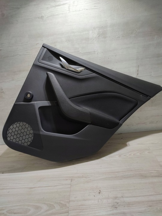 Skoda Scala 2020 rear part side right side / side door przednich