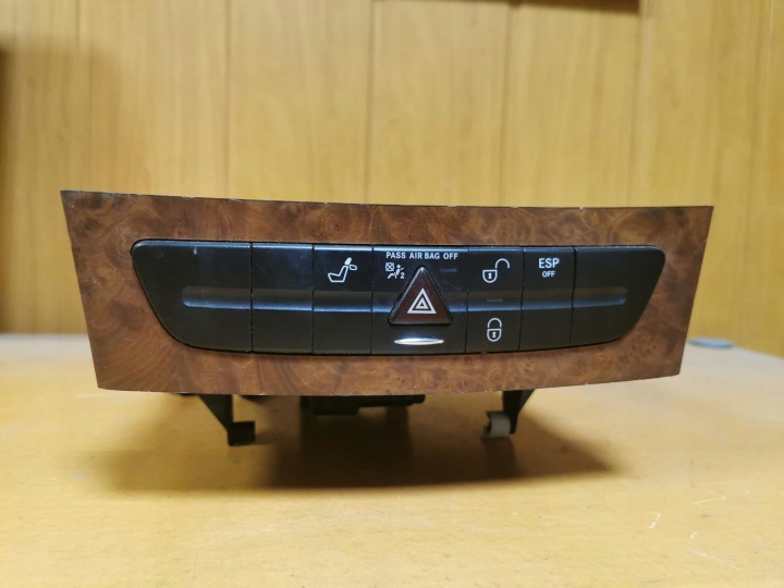 menič CD MP3 MERCEDES CLS W219 04-10 EU