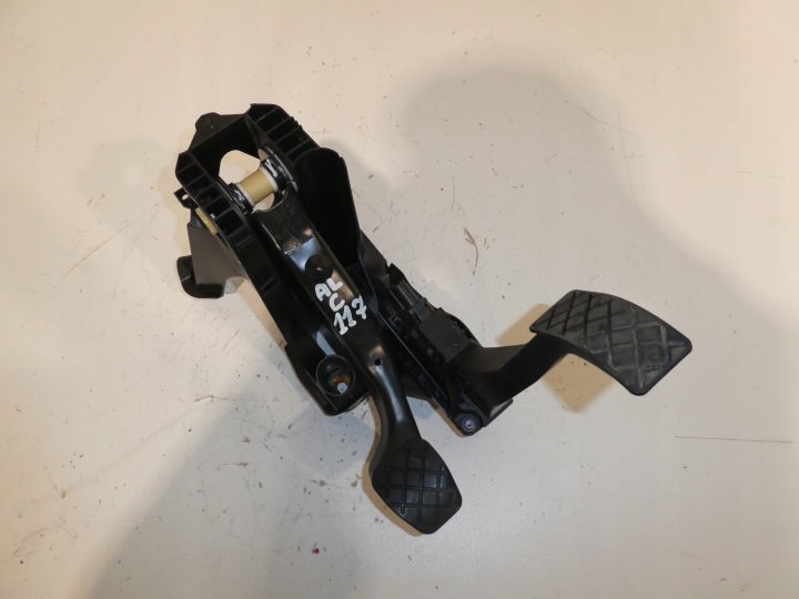 PEDAL pedálok Tengelykapcsoló fék EU SKODA OCTAVIA III 5Q1721058BH