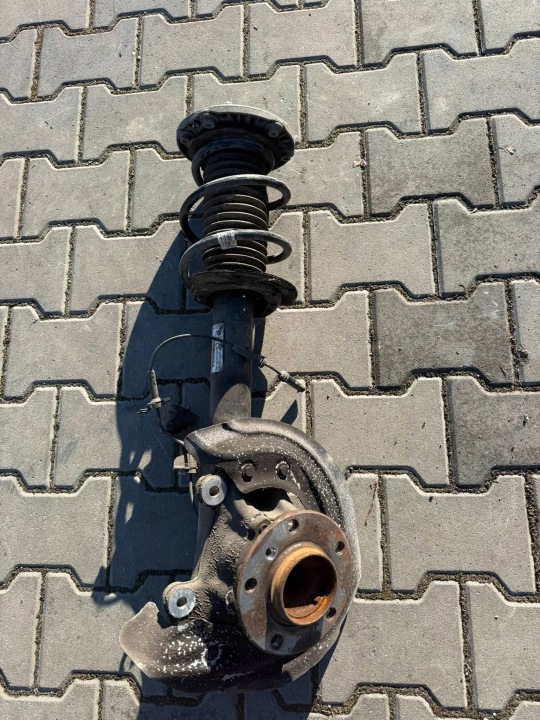 BMW 3 F30 F32 6867726 otoč přední pravá 6873800 tlumič