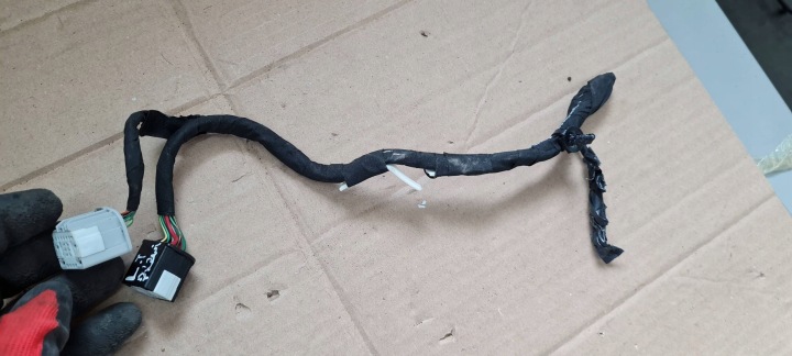 Jeep Grand Cherokee WL 2022 connecting spoiler KOSTKA WEJSCIOWA ZE SLUPKA door rear part