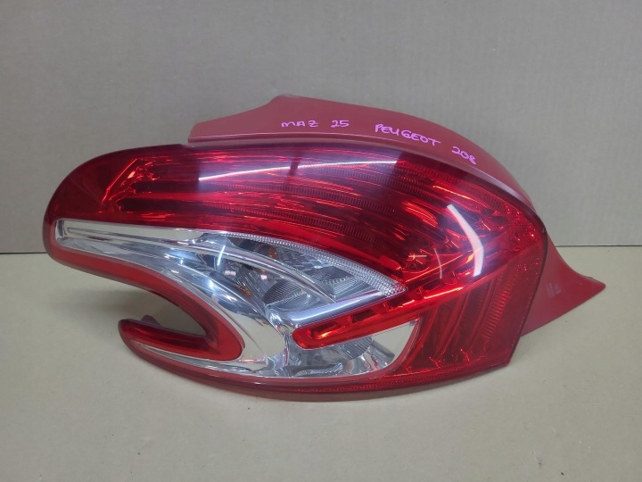 Licht hinten links Seite Peugeot 208 2013 9672628280