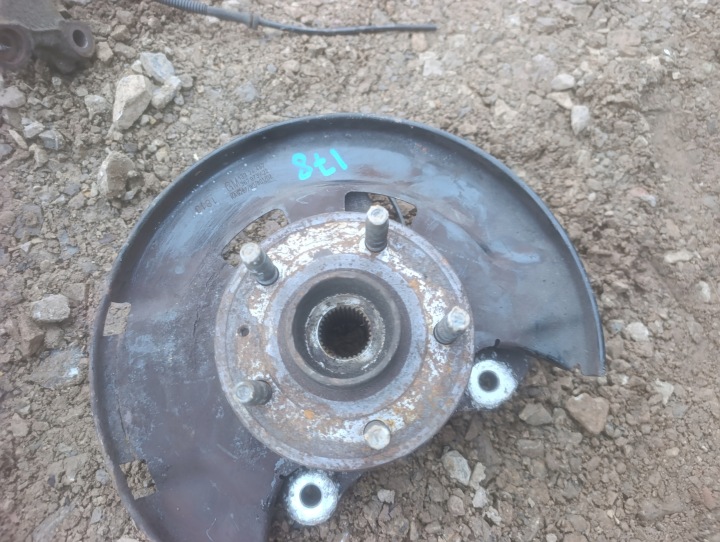 glavčina z igle desni prednji dio desna prednja opel astra j 13324457