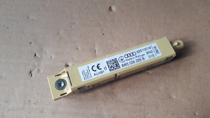 S4 B9 A4 8W zesilovač ANTENY 8W5035225B
