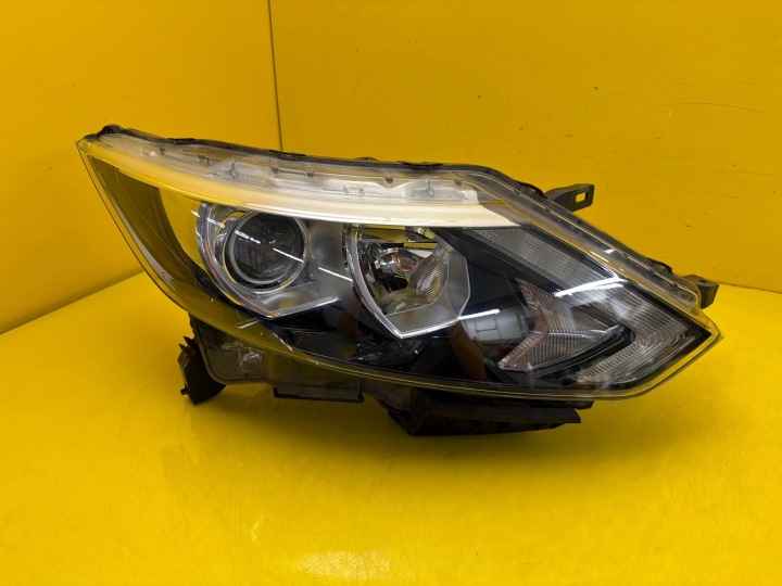 Feux phare Droit Nissan Qashqai 2014-2017 Lentille Zwykla + Led 100-18013