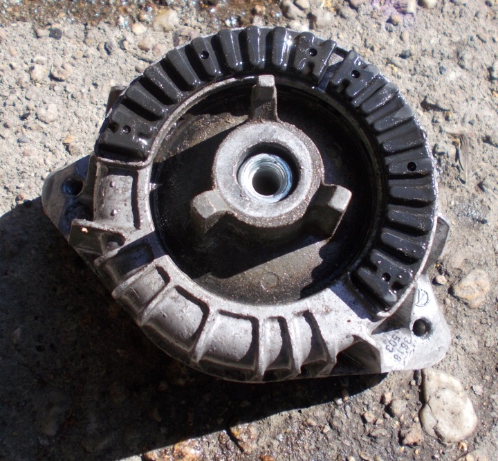 MERCEDES W204 2.2 CDI 11R Supporti motore usato A2042400317