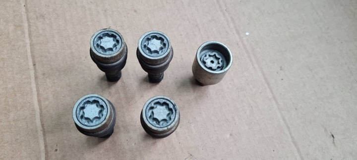 Q5 8R LIFT SZPILKI safety SYMBOL Q A6 C7 4G S6 A4 B8 B7 A5 8W 8T