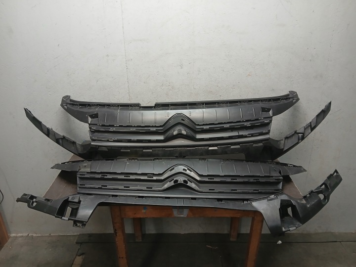 Pare choc Avant Traverse Grille/masque CITROEN BERLINGO IV 4