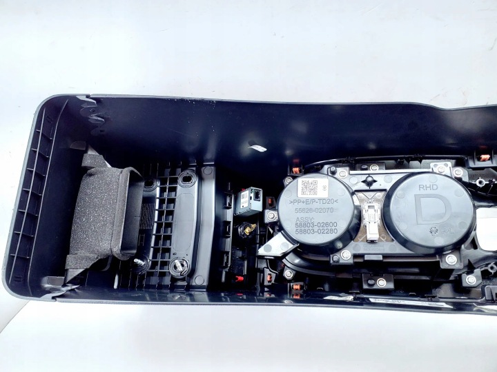 Armrest TOYOTA 5883902320 1.8L hibrid 2021 14