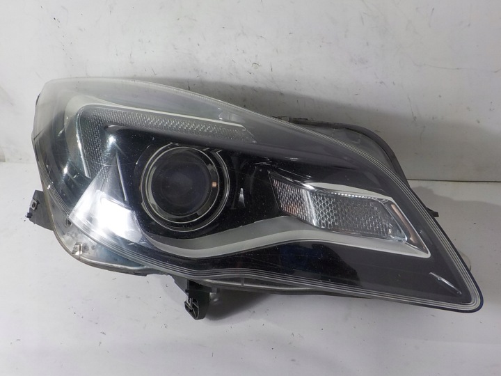 OPEL INSIGNIA A LIFT light right front front UK
