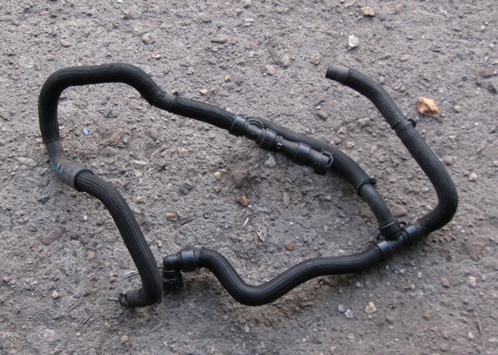 RENAULT MASTER III LIFT hadice vody vedení chladiče 924002715R 140550479R