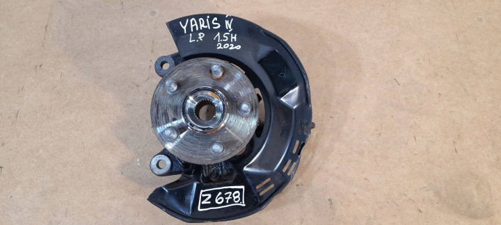 Toyota Yaris XP21 1,5H Mozzo FUSELLO Anteriore sinistra 43212024 (Z678)