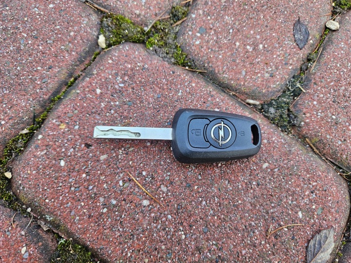 Clé Boîte Couverture tablier moteur uzywana Opel Astra K