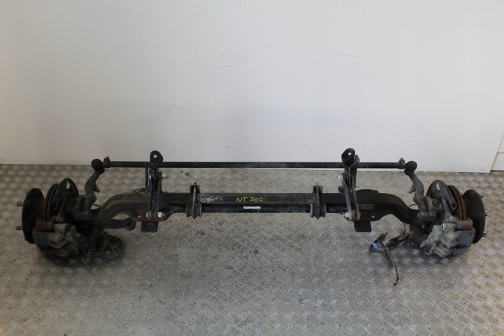 ACHSE ACHSTRÄGER VORNE ACHSSCHENKEL RADNABE RADLAGER NISSAN NT500