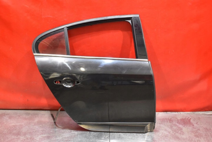 dvere pravé zadok zadné čierne RENAULT FLUENCE 1 a SEDAN 09-13