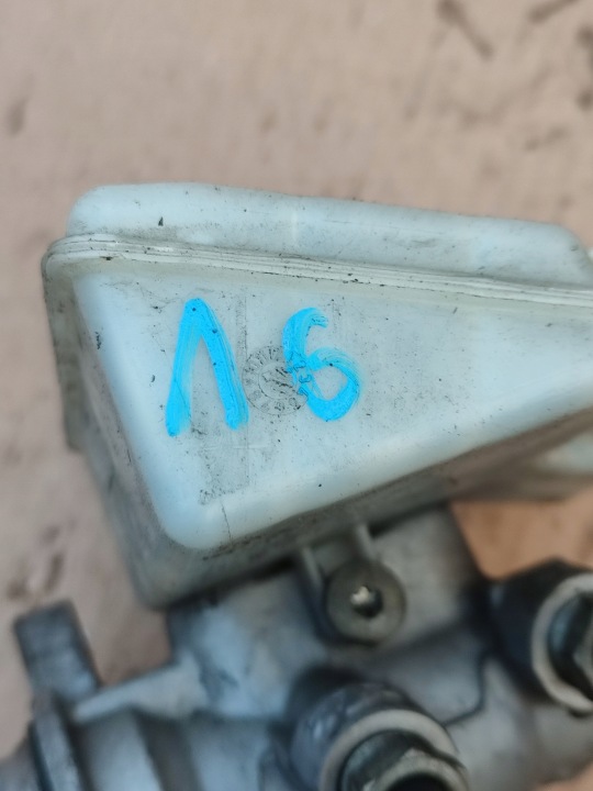 FOCUS MK3 LIFT ST 2.0 EB BROMS PUMP BEHÅLLARE 15R 9