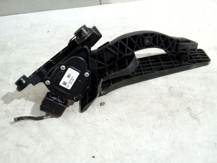 Kia Ceed II 2 pedala gasa 32700-3XXX