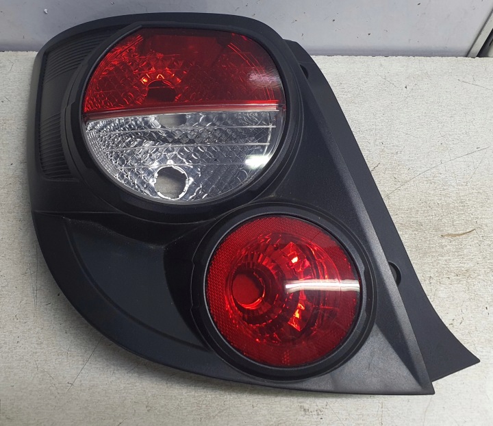 Feux phare Gauche Arrière CHEVROLET AVEO T300 11-14 HB