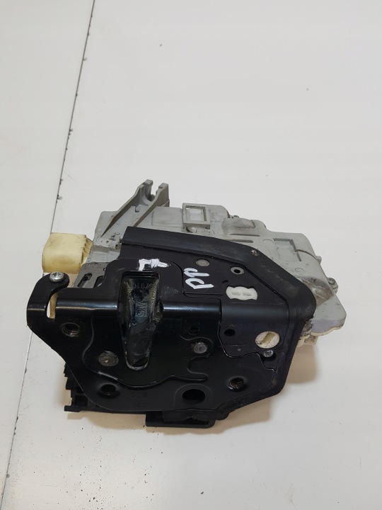 de la Serrure Portière Droite Avant VOLKSWAGEN PASSAT B6 7 PIN