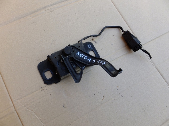 Serrure capot opel astra J IV 2010r 13312133