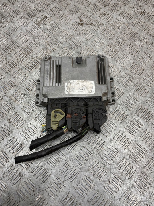 Unité de contrôle Moteur Ordinateur FORD FIESTA 1.6 TDCI AV2112A650HF