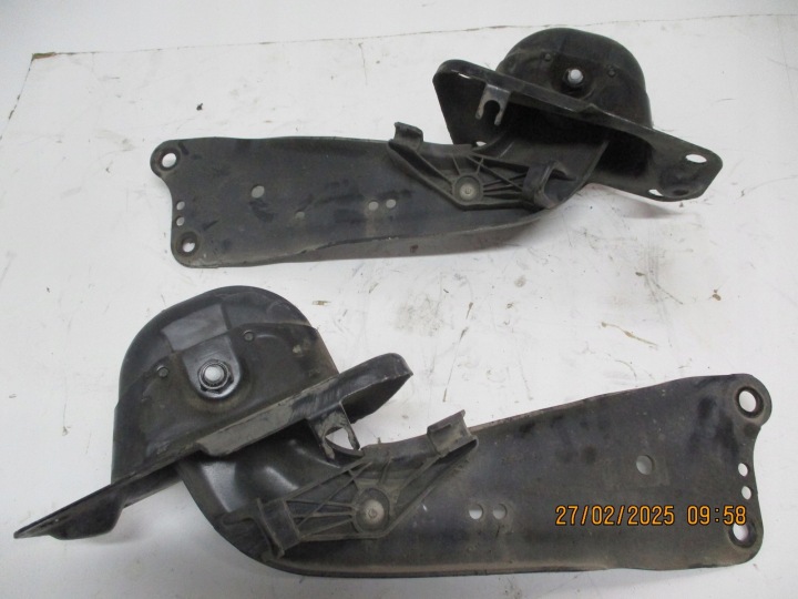 of the arm arm WZDLUZNY SEAT LEON 5F0 2,0D 15R rear part rear
