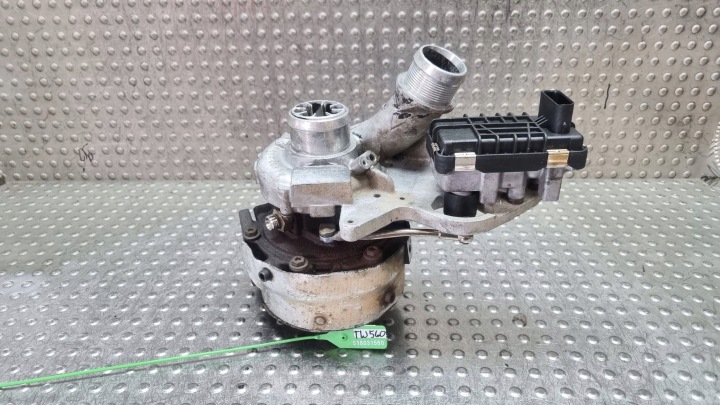 turbo 057145874D CAYENNE a 7L Q7 4L TOUAREG a 7L A8 D4 4.2TDI
