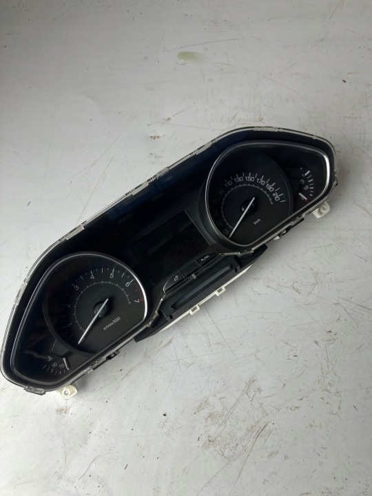 dials dials PEUGEOT 208 1.2 THP 9808559180