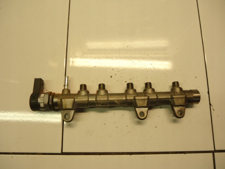 BMW 3 E90 2.0D N47D20A kraftstoffverteiler einspritzleiste 0445214315 sensor 0281002949