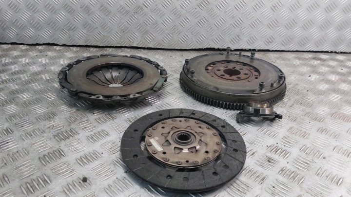 VOLANO USATO + disco + di pressione + LOZYSKO FIAT PUNTO II