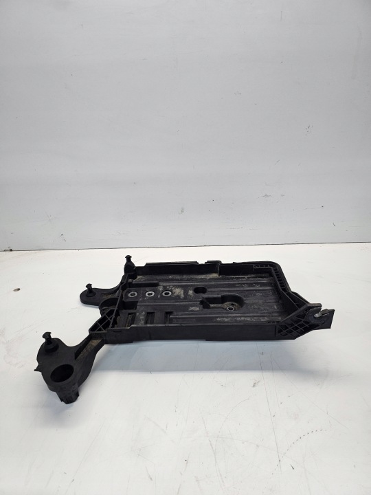 držač akumulatora AUDI A3 8V Q3 VW SEAT 5Q0915321H