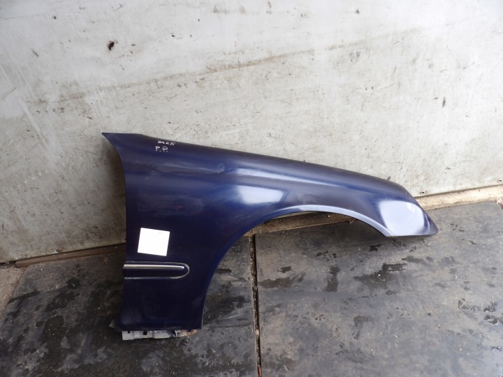 Mercedes W203 C klasa fender front right lak. 359