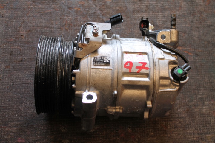 4297. Compresseur Climatisateur air conditionné VOLVO P32275743