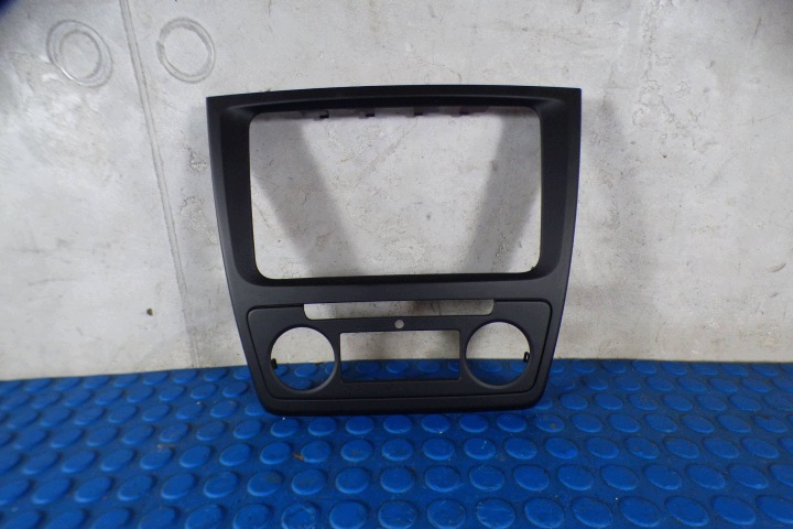 châssis radio 5L0858069L Skoda Yeti