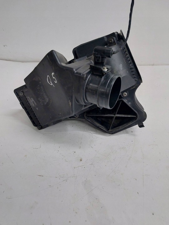 AUDI Q5 8R 1.8 2.0 TFSI cover of a filter, air 8R0133843B
