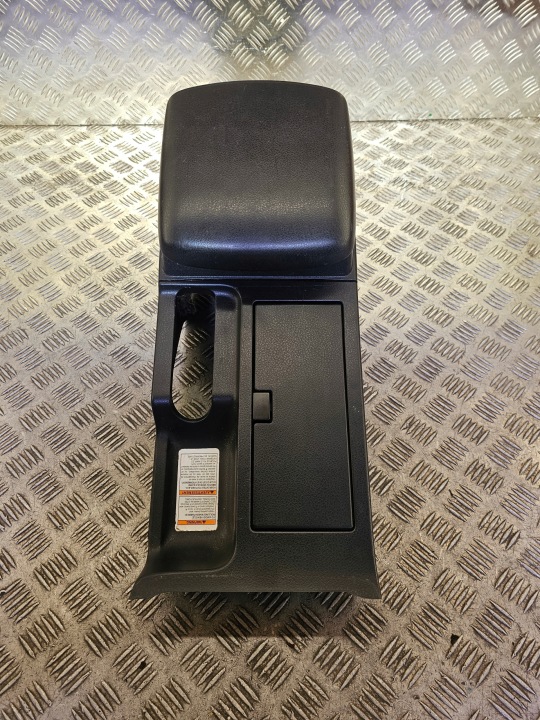 SUZUKI GRAND VITARA II 05-08 TUNEL srednji naslon za ruku ANGLIK 75910-64J00